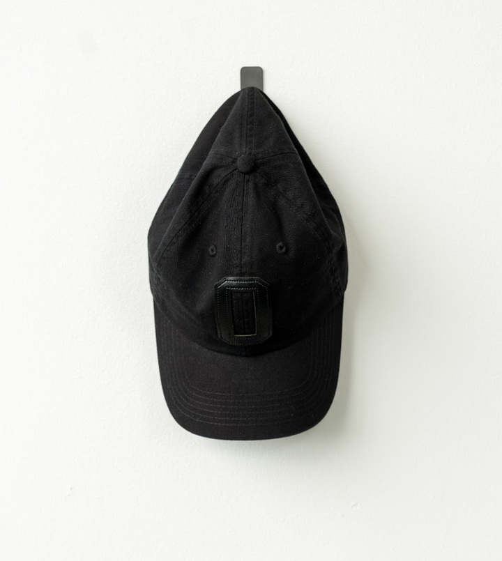 Line Change Leather Letter O Cap